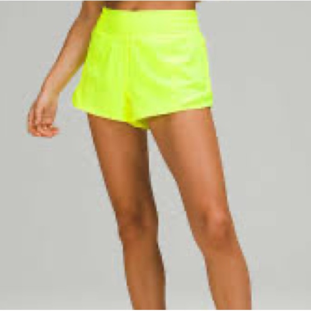 EUC Lululemon Hotty Hot shorts 2.5” Sz 4